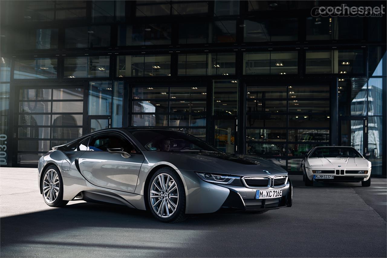 El BMW i8 tiene el honor de ser el deportivo plug-in hybrid más vendido del mundo, aunque 20.000 unidades en seis años de vida comercial no parezcan muchas. 