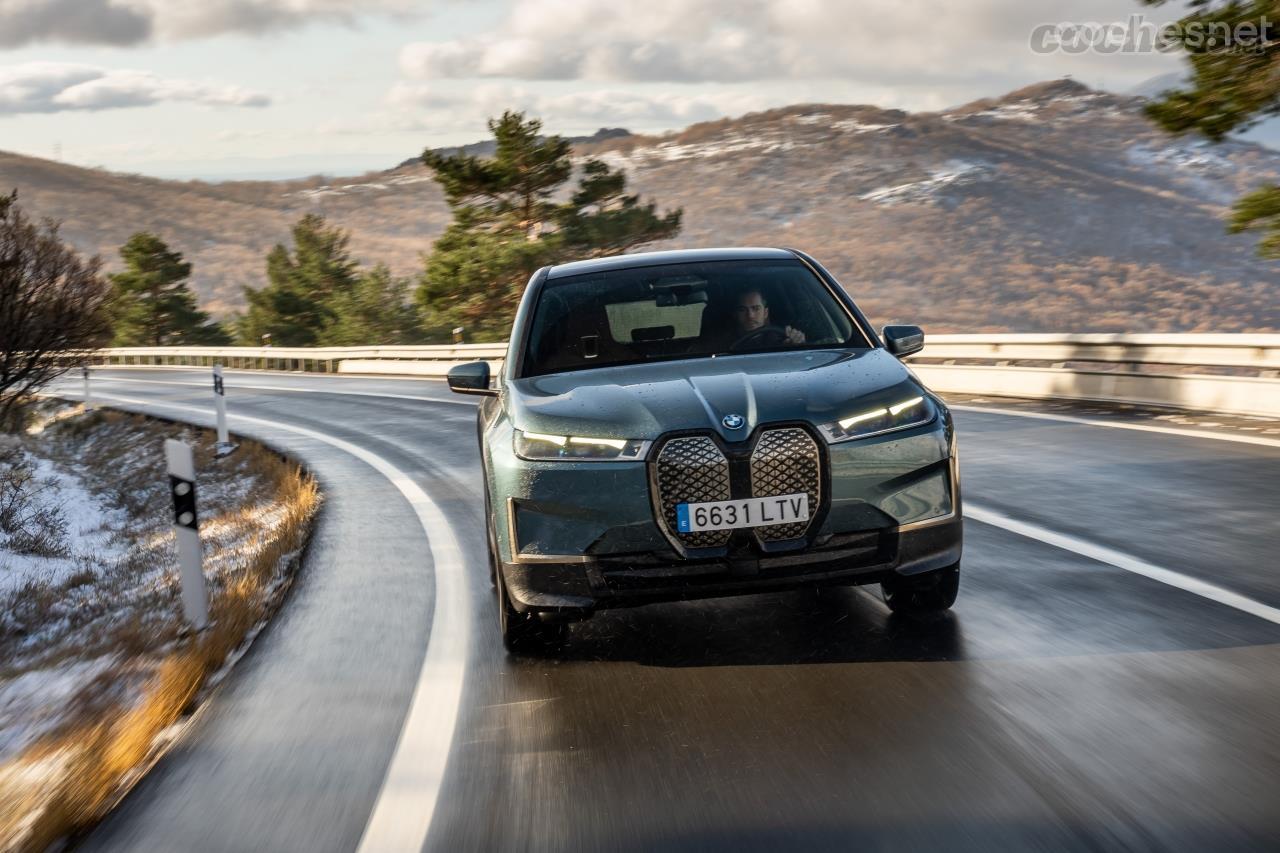 El BMW iX puede cargarse en 30' hasta el 80% o conseguir 150 kilómetros de autonomía en 10 minutos.