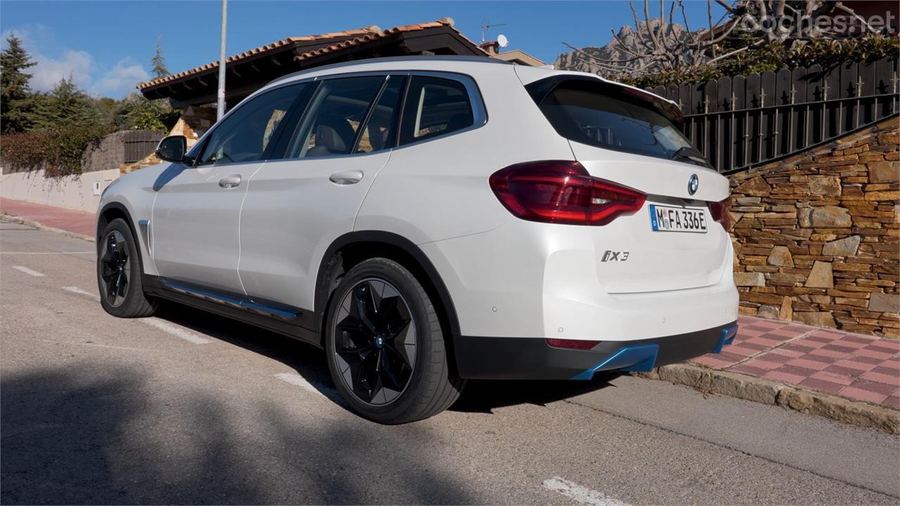 El BMW iX3 llegará en primavera de 2021 y costará 73.400 euros de partida.