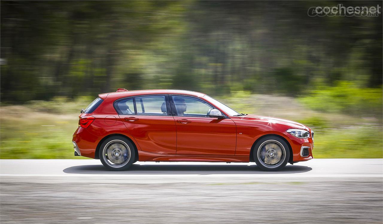 El motor es sin duda lo mejor de este coche. Los 500 Nm de par aseguran un empuje contundente a muy bajas vueltas y ofrece una zona media súper explosiva.