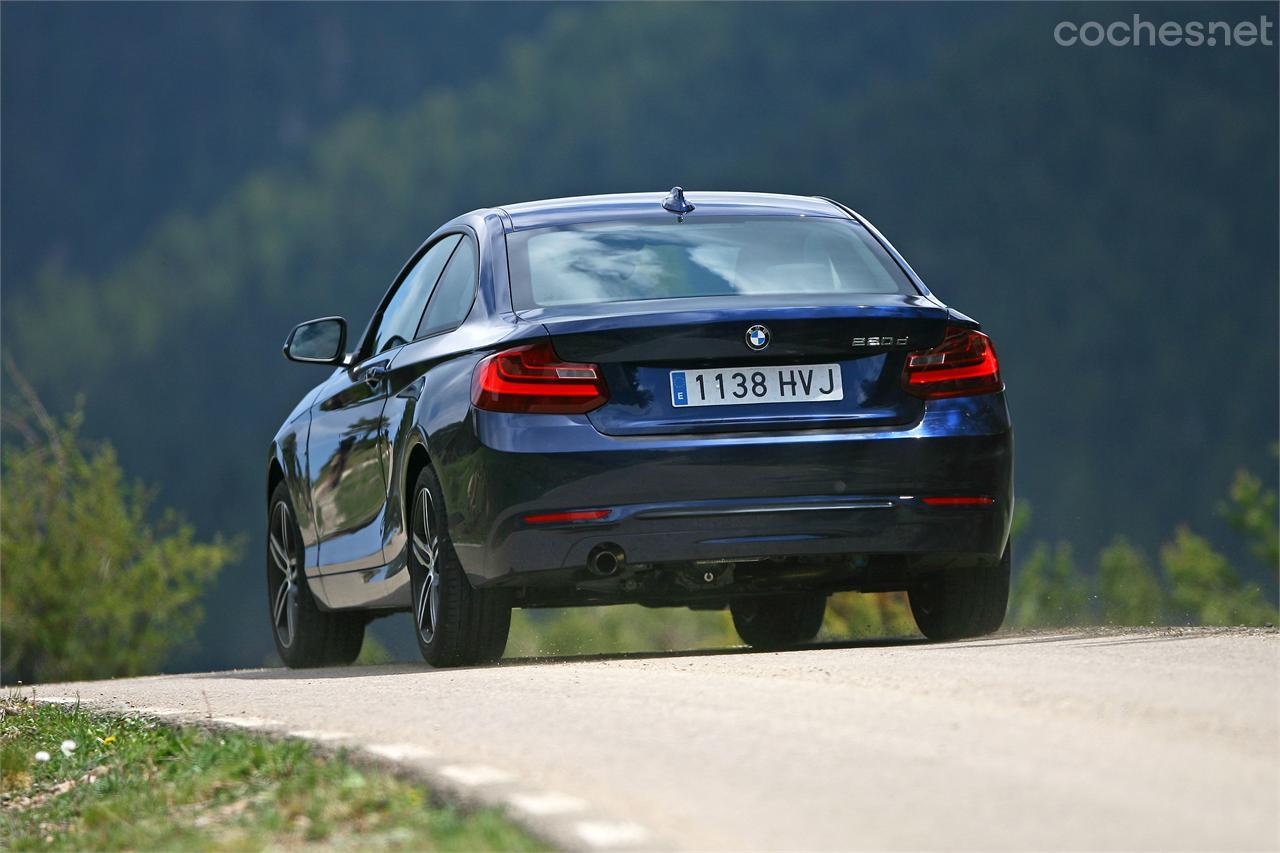 En nuestra prueba logramos una media de consumo de 7 l/100 km con el 220d, una cifra lejana de los 4,5 l/100 km que anuncia BMW. Fotos: Eloy García