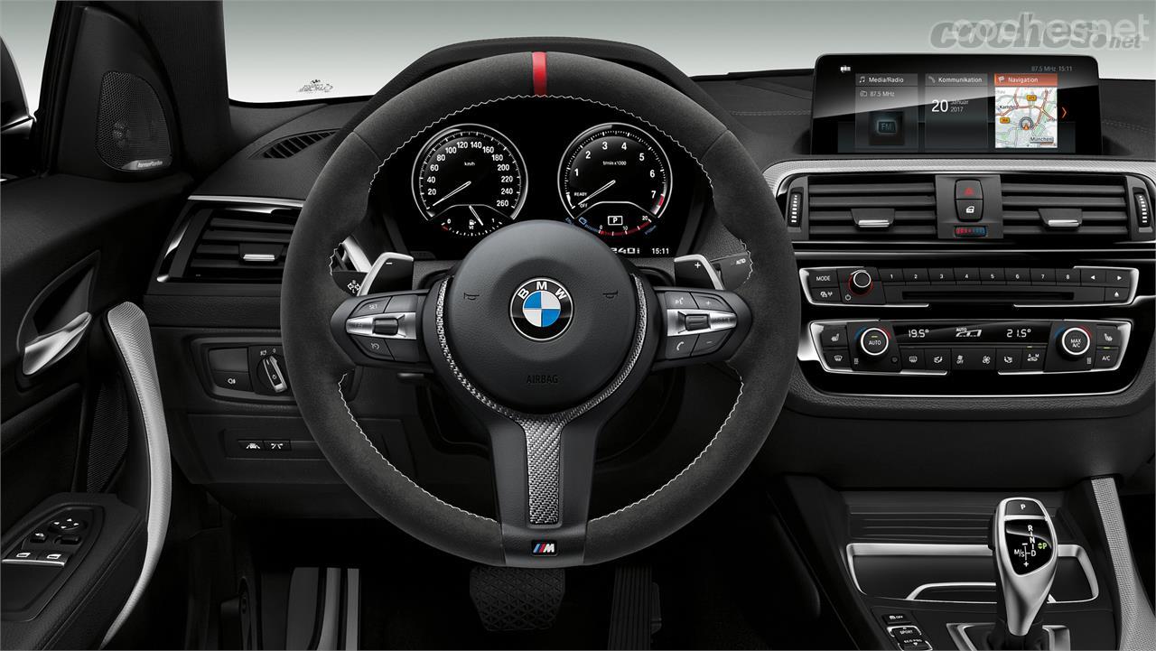 El marcador de posición en el volante es un indicador clarísimo del espíritu rácing de este BMW.