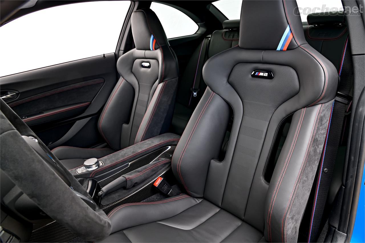 Los asientos semi-baquet los hereda directamente del BMW M4.