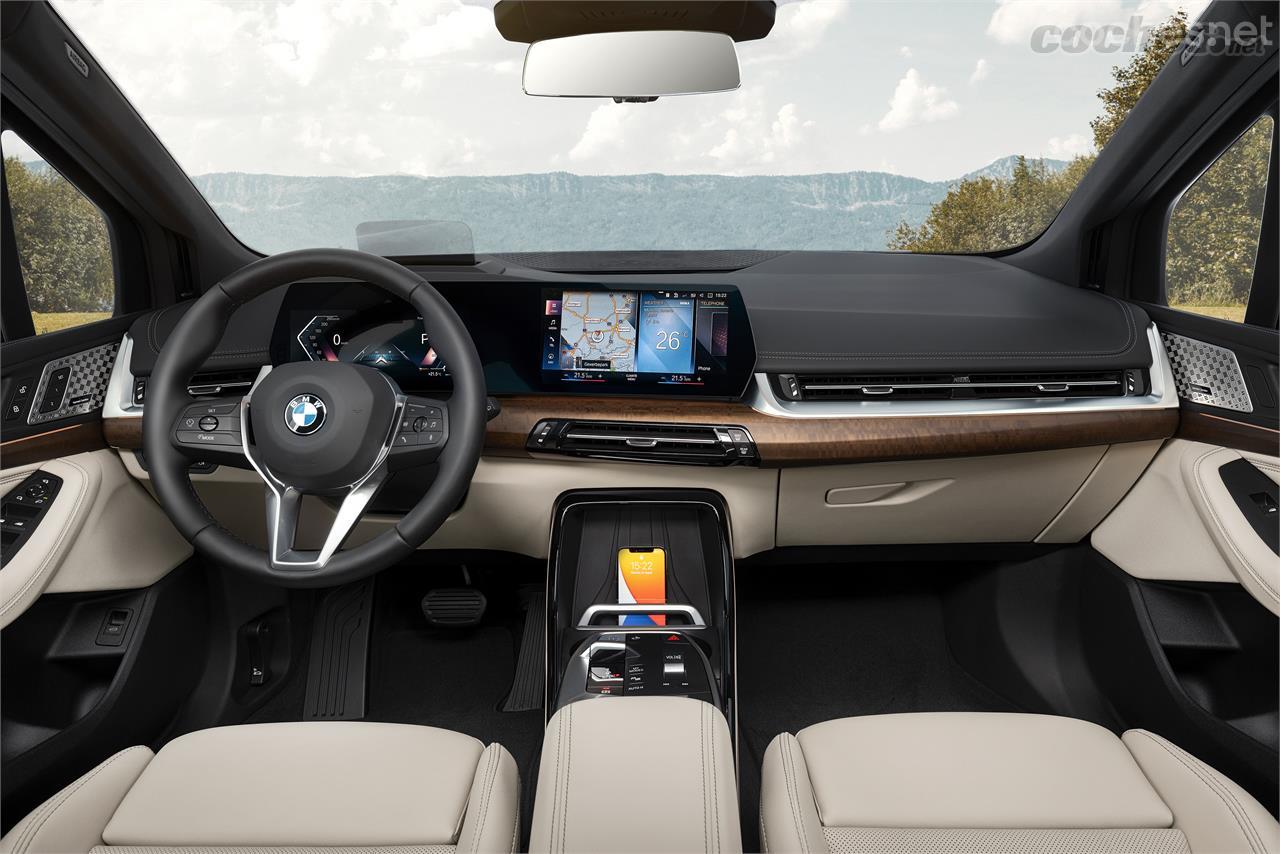 el interior del BMW Serie 2 Active Tourer es totalmente nuevo, y se inspira en parte en la tecnología vista en el BMW iX.