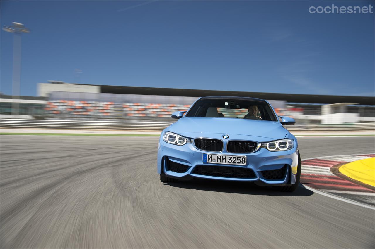 El BMW M3 no es un coche de circuito, pero sí que se defiende perfectamente en los virajes de cualquier trazado conocido. 