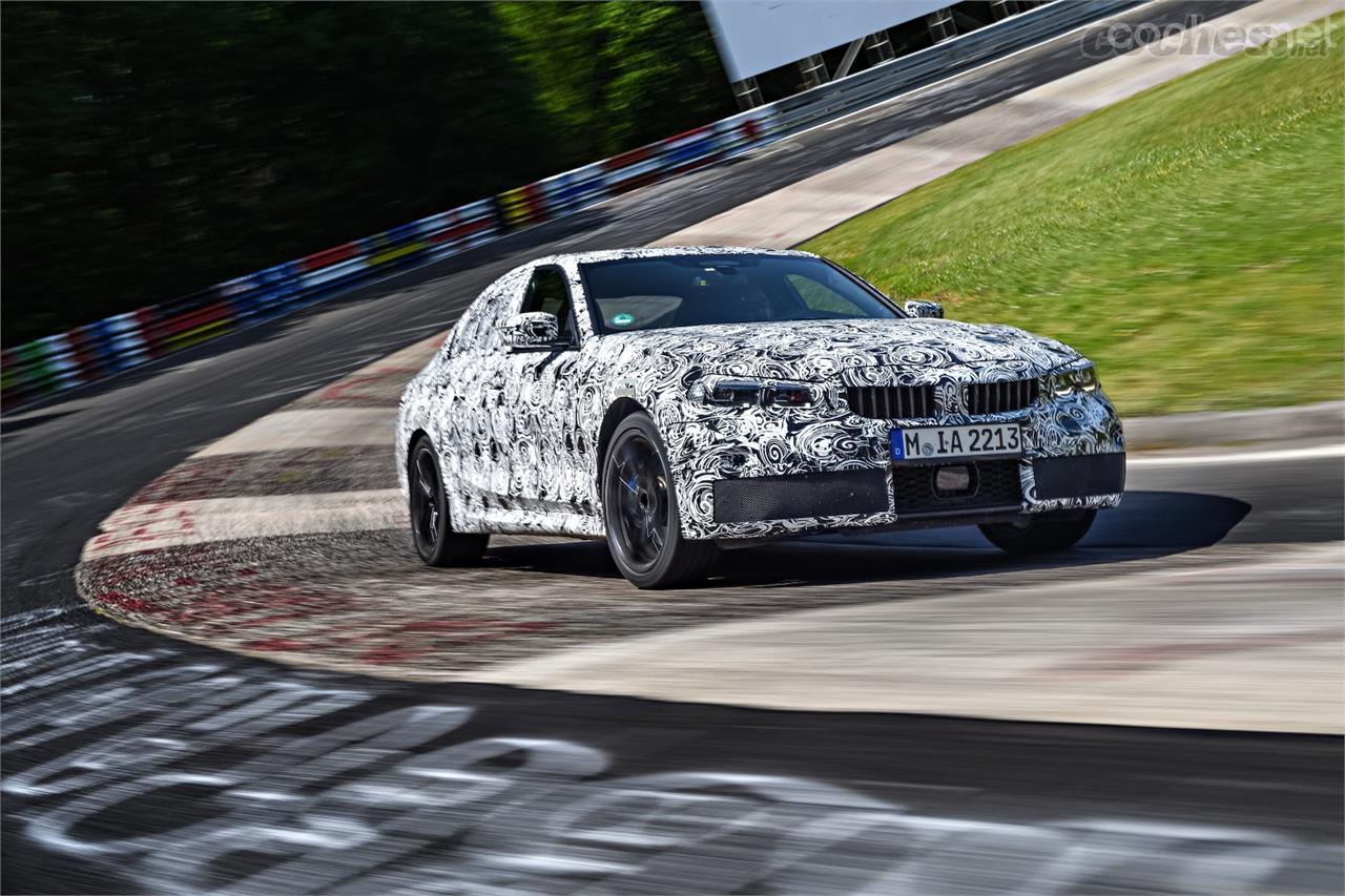 Uno de los prototipos en el Carrousel de Nürburgring. La marca ha aprovechado la pista para poner a punto frenos, suspensiones y dirección.