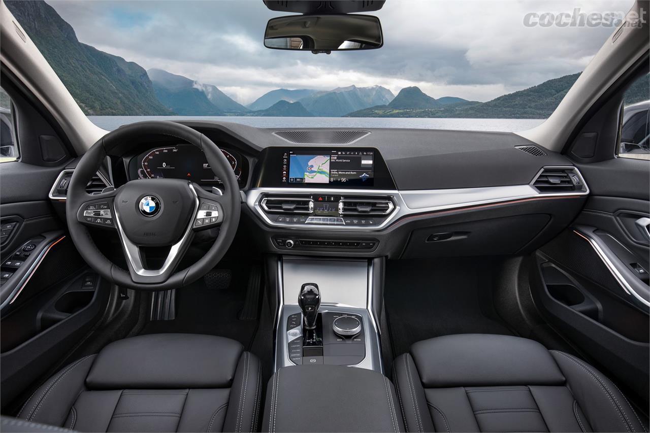 El interior es muy BMW, poco innovador en este sentido. Podrá montar dos pantallas digitales, una a modo de cuadro de instrumentos y otra como sistema de infoentretenimiento.