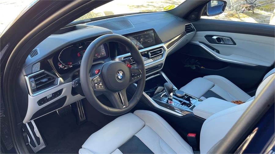Más lujoso, más tecnológico, mejor acabado... en el interior es donde el BMW M3 Competition xDrivearca diferencias.