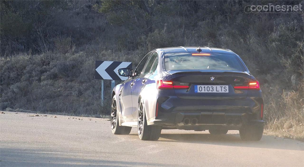 El BMW M3 Competition xDrive es una máquina de hacer kilómetros a toda velocidad y siempre siguiendo la dirección marcada. Su capacidad de tracción abruma.