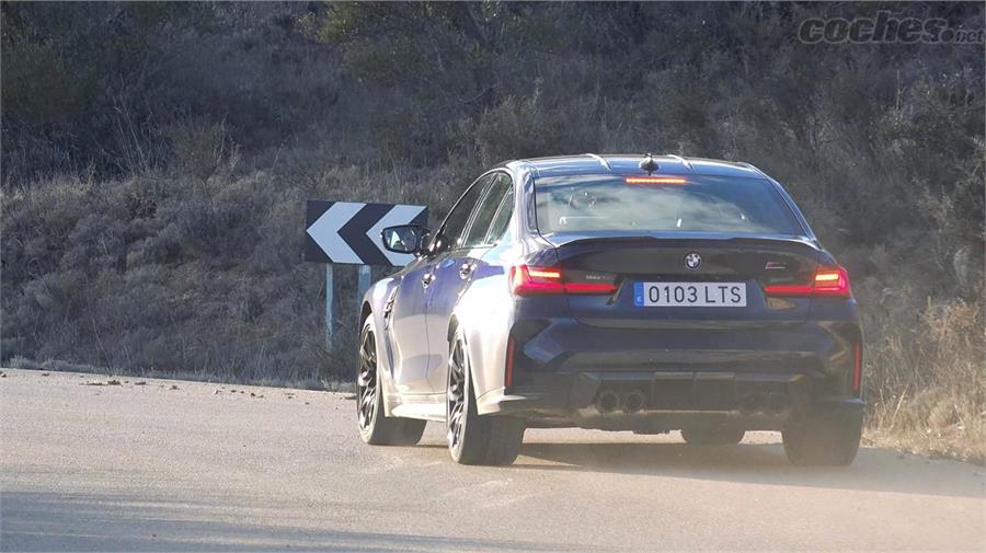 El BMW M3 Competition xDrive es una máquina de hacer kilómetros a toda velocidad y siempre siguiendo la dirección marcada. Su capacidad de tracción abruma.
