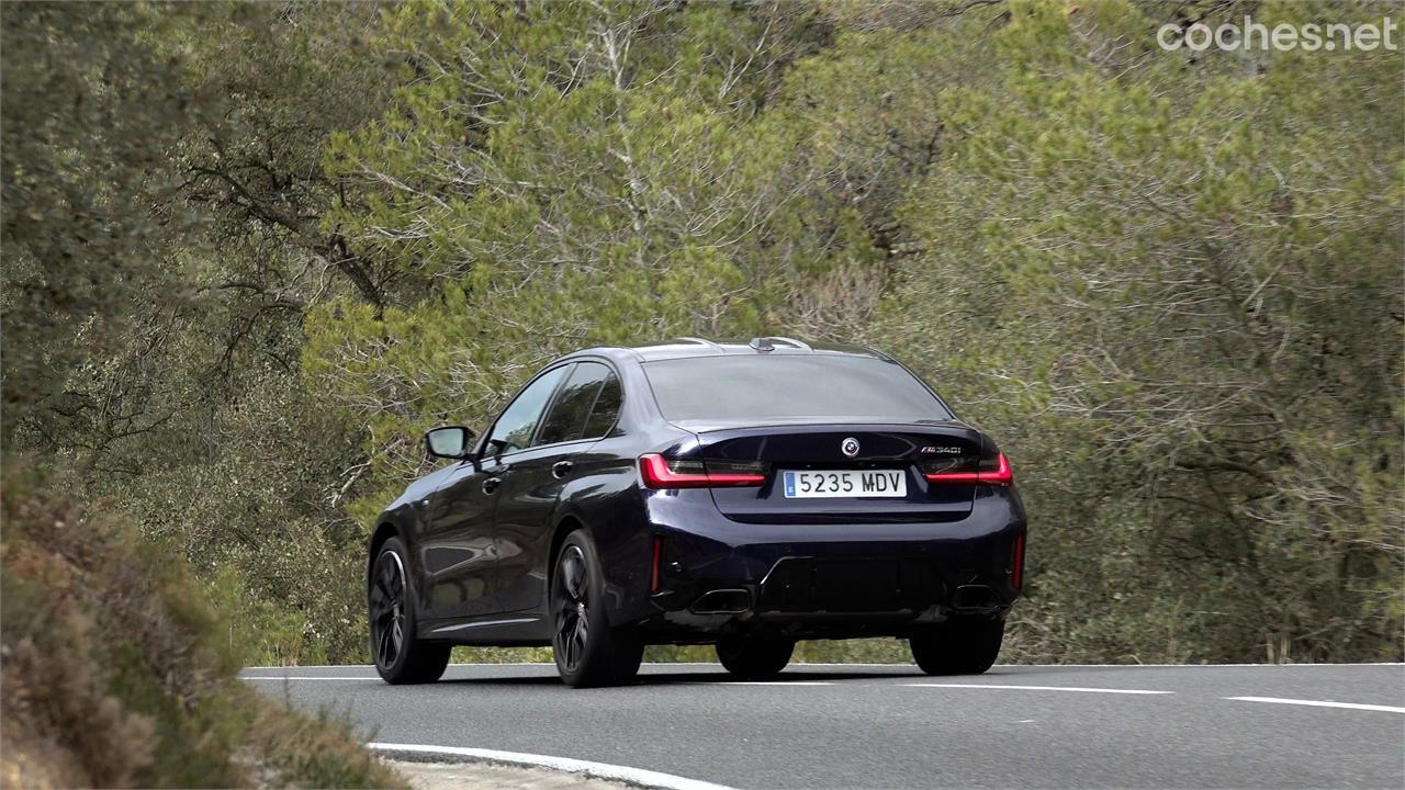 La silueta del BMW Serie 3 M340i XDrive es indudablemente la de un Serie 3, pero con un estilo más deportivo. 