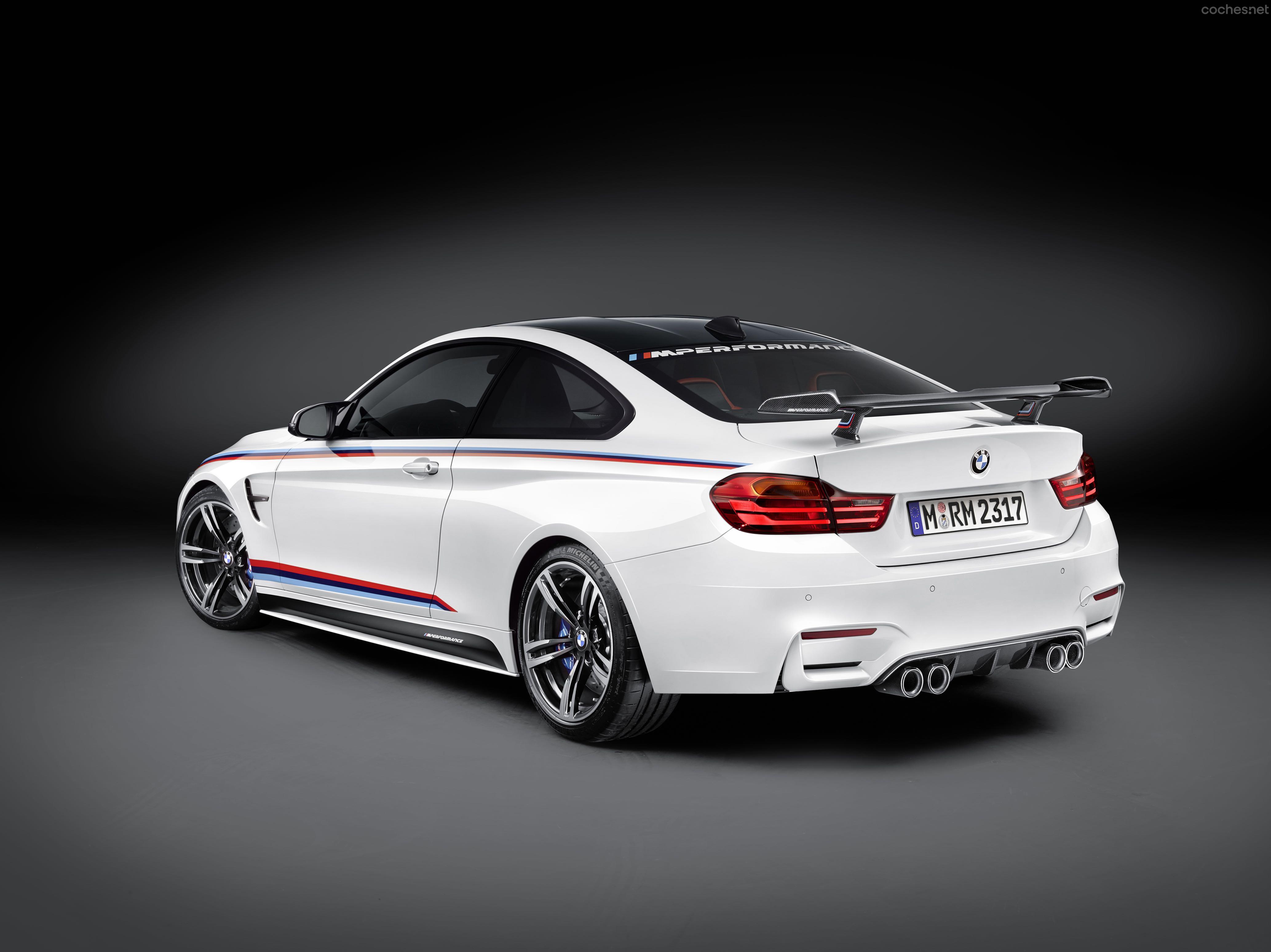 El BMW M4 Perfomance monta muchos elementos de carrocería fabricados en fibra de carbono. 