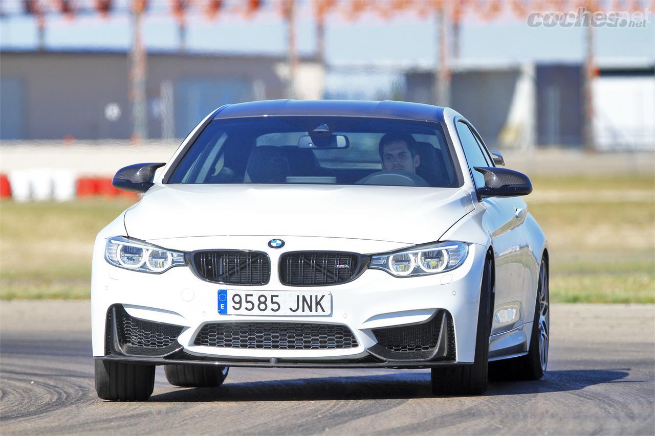 Tecnología punta en el BMW M4 contemporáneo. Un coche que lleva treinta años seduciendo aunque haya cambiado de numeral.