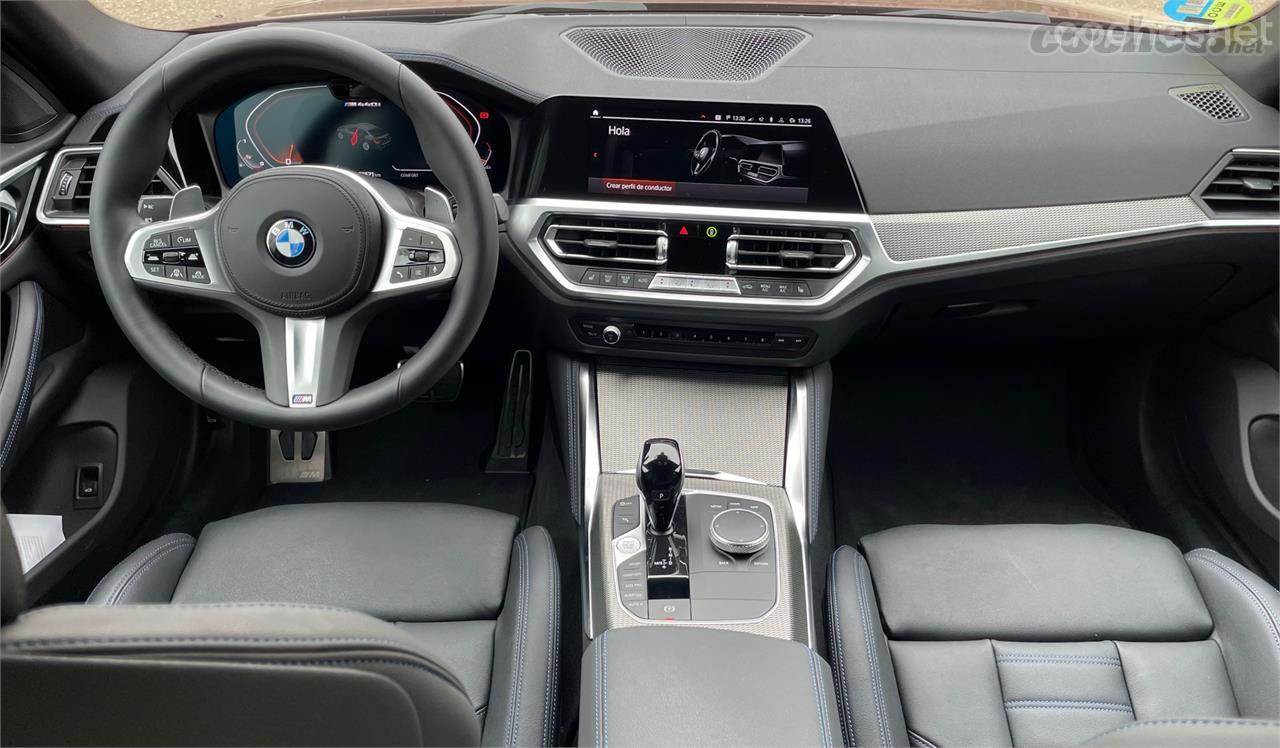 El interior del BMW M440i xDrive Gran Coupé es idéntico al de cualquier otro BMW de las Serie 3 y 4 a la venta actualmente.