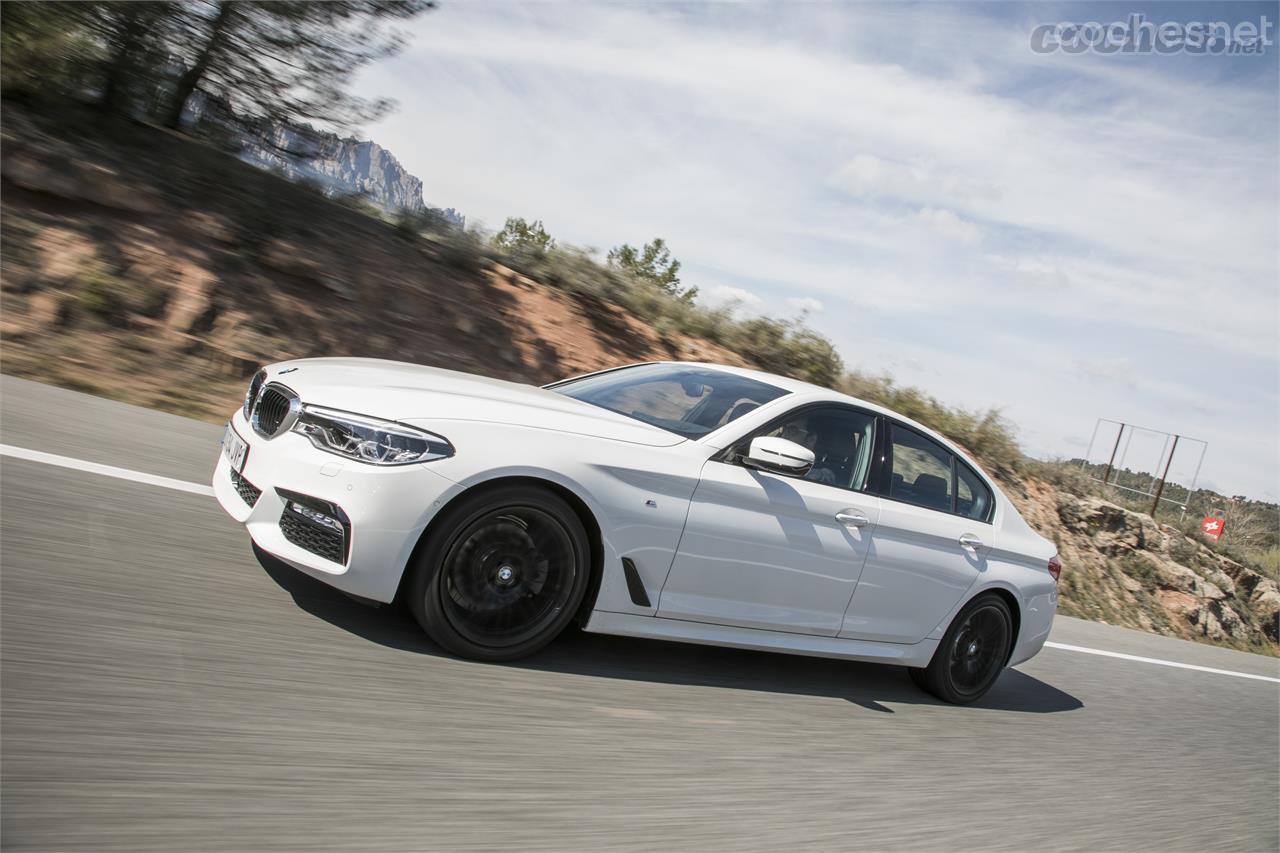 Elegante y dinámico, el 520d tiene un motor con un excelente rendimiento y un cambio que encaja perfectamente con la filosofía del coche.