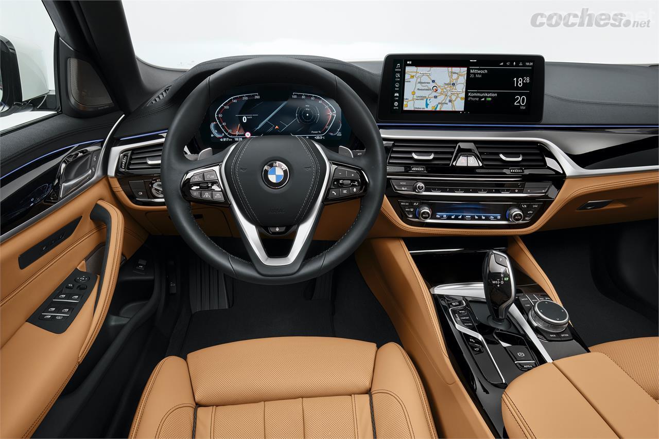 El BMW Serie 5 también ha actualizado su tecnología de infoentretenimiento y conectividad.