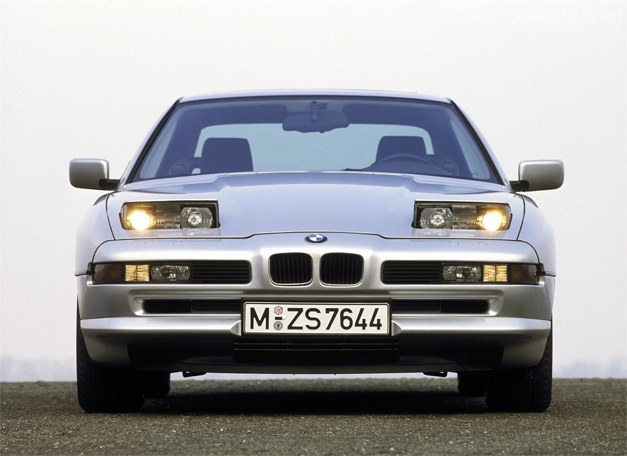 Sólo el M1 y el Serie 8 son los únicos modelos de serie de toda la historia de BMW que han montado faros delanteros escamoteables.