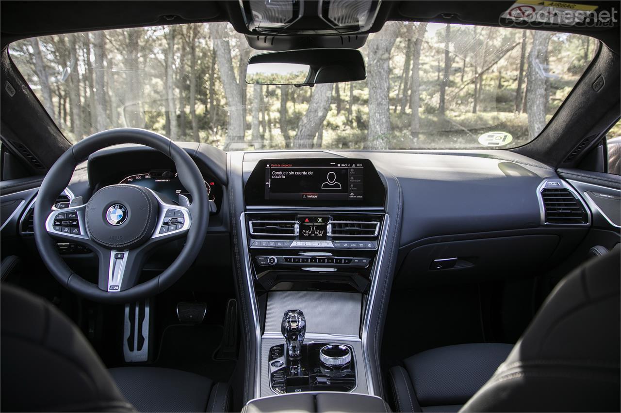 BMW no es ajena a la tendencia actual de "digitalizar" el puesto de conducción, aunque al menos evita exageraciones.