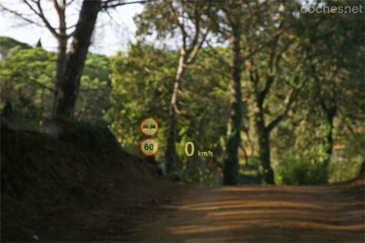 El BMW Head-Up Display se incluye en el paquete Innovación. Es una sistema muy útil que aumenta la seguridad al no tener que apartar la vista de la carretera.