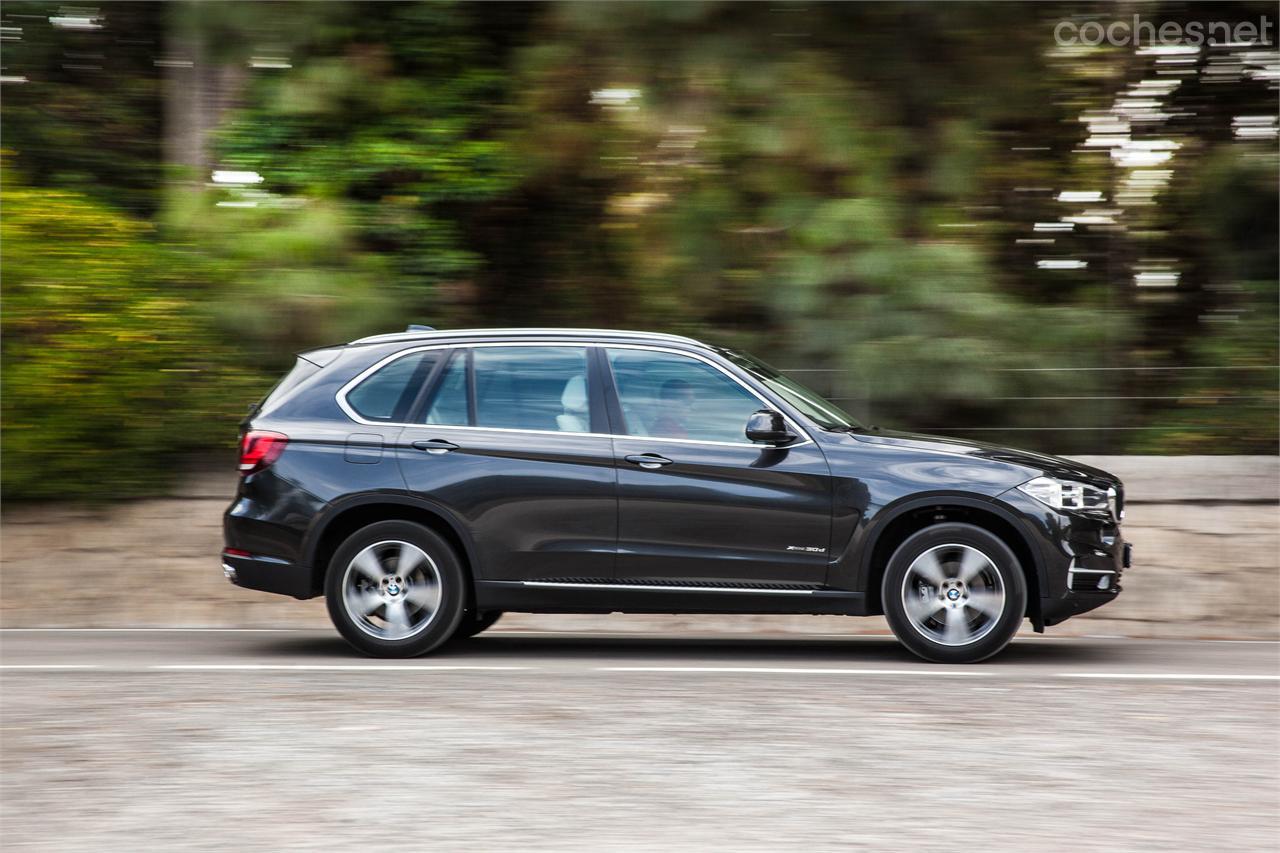 El BMW X5 es un excelente coche para uso familiar o para largos desplazamientos. Su habitabilidad y confort son una referencia en el segmento de los SUV de lujo. 