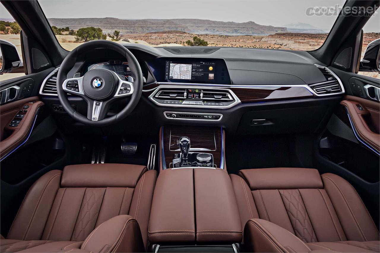 La calidad de acabados es la que esperas encontrar en un BMW que cuesta casi 80.000 euros. Ahora el cuadro de instrumentos principal es 100% digital.