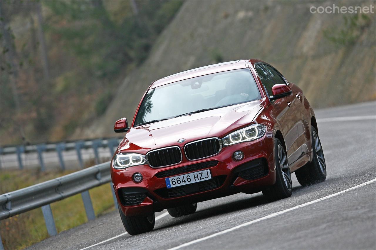 El peso elevado y la mayor altura libre respecto a una berlina o un break apenas se notan al volante. El X6 es un SUV realmente deportivo.