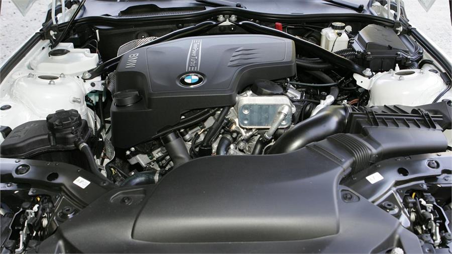 El cuatro cilindros turbo es la opción mínima para un coche de estas características.
