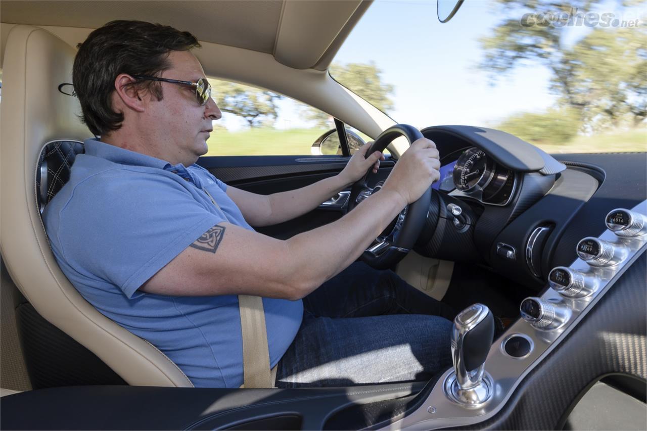 Nuestro compañero José Caetano, director de Auto Foco en Portugal, tuvo el privilegio de ponerse al volante del Chiron.