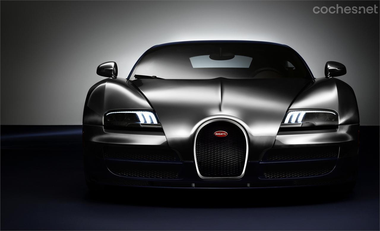 El frontal de este Veyron está construido con aluminio lacado, algo que le da este aspecto tan espectacular. 