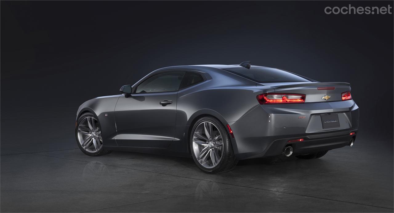 El nuevo Chevrolet Camaro no pierde sus líneas musculosas y atléticas, que lo encuadran dentro del grupo de los muscle car norteamericanos. 