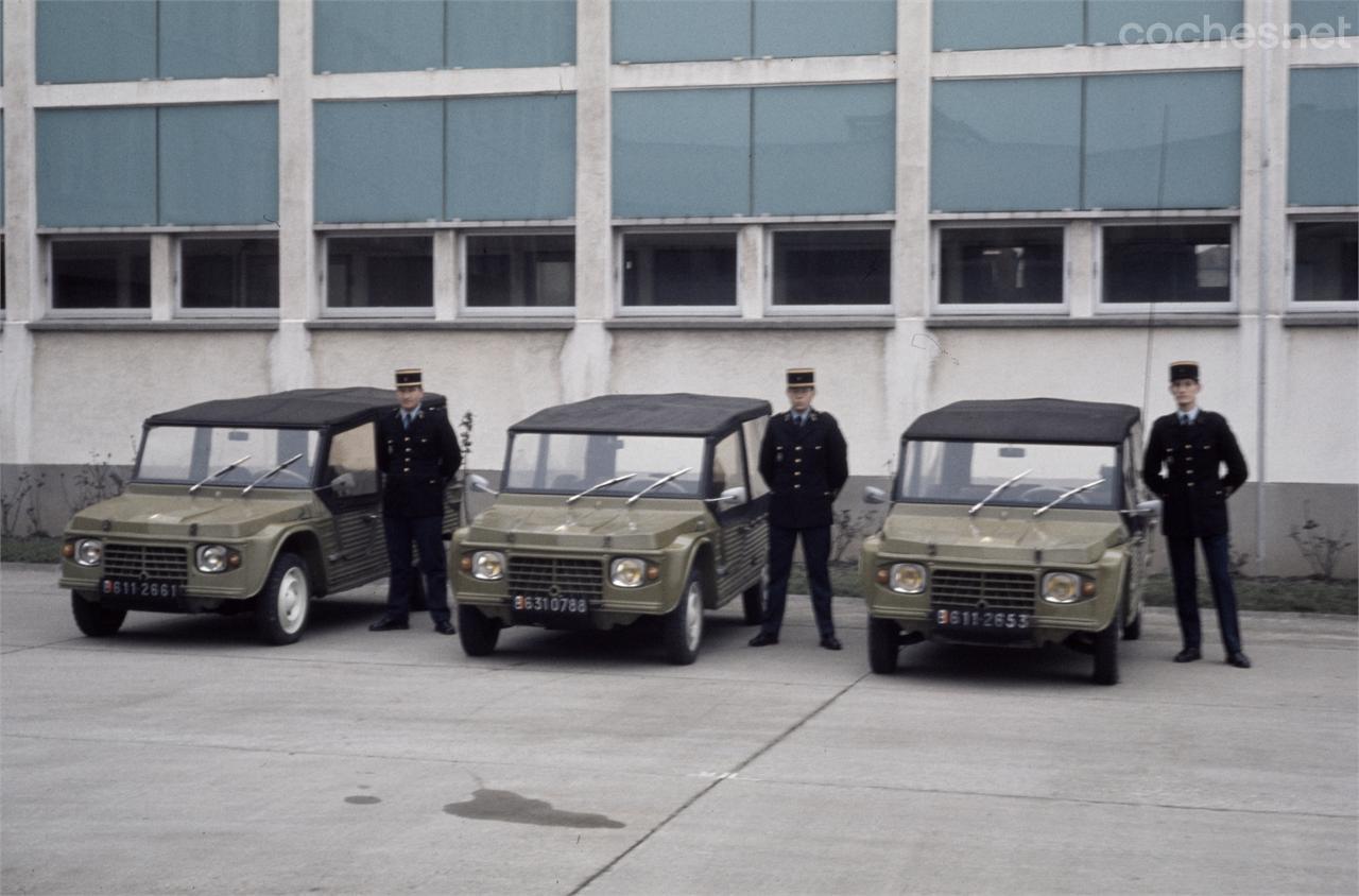 La Gendarmerie y el ejército francés lo utilizaron. Su ligereza permitía lanzarlo en paracaídas.