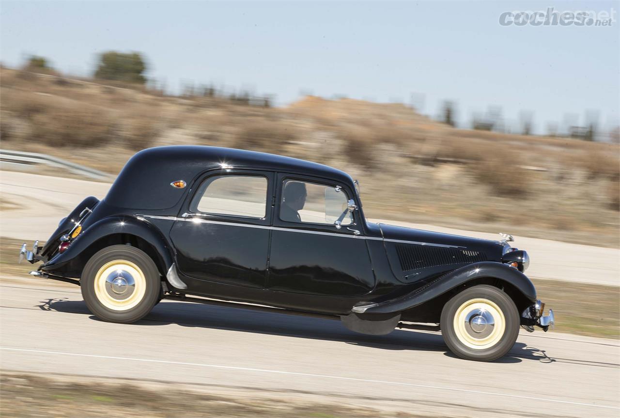 El Citroën Traction Avant (1934-1957) también es conocido con varios sobre nombres: Traction, 11 CV, 11 Ligero, Ligero, Pato, Stromberg...