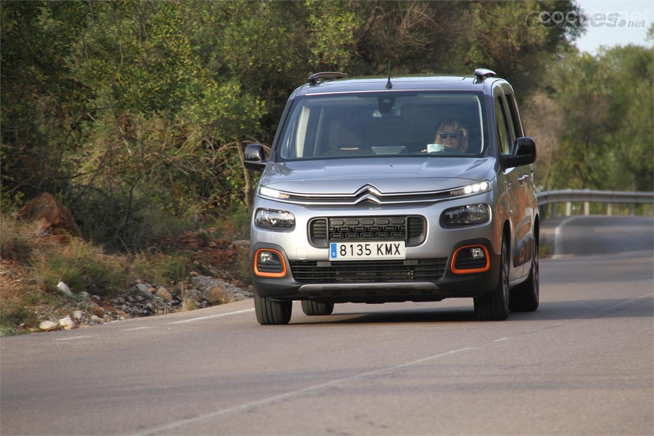 El Berlingo va muy bien en carretera. Tiene una notable estabilidad y un buen aplomo en todo tipo de trazados, siempre con una conducción normal.