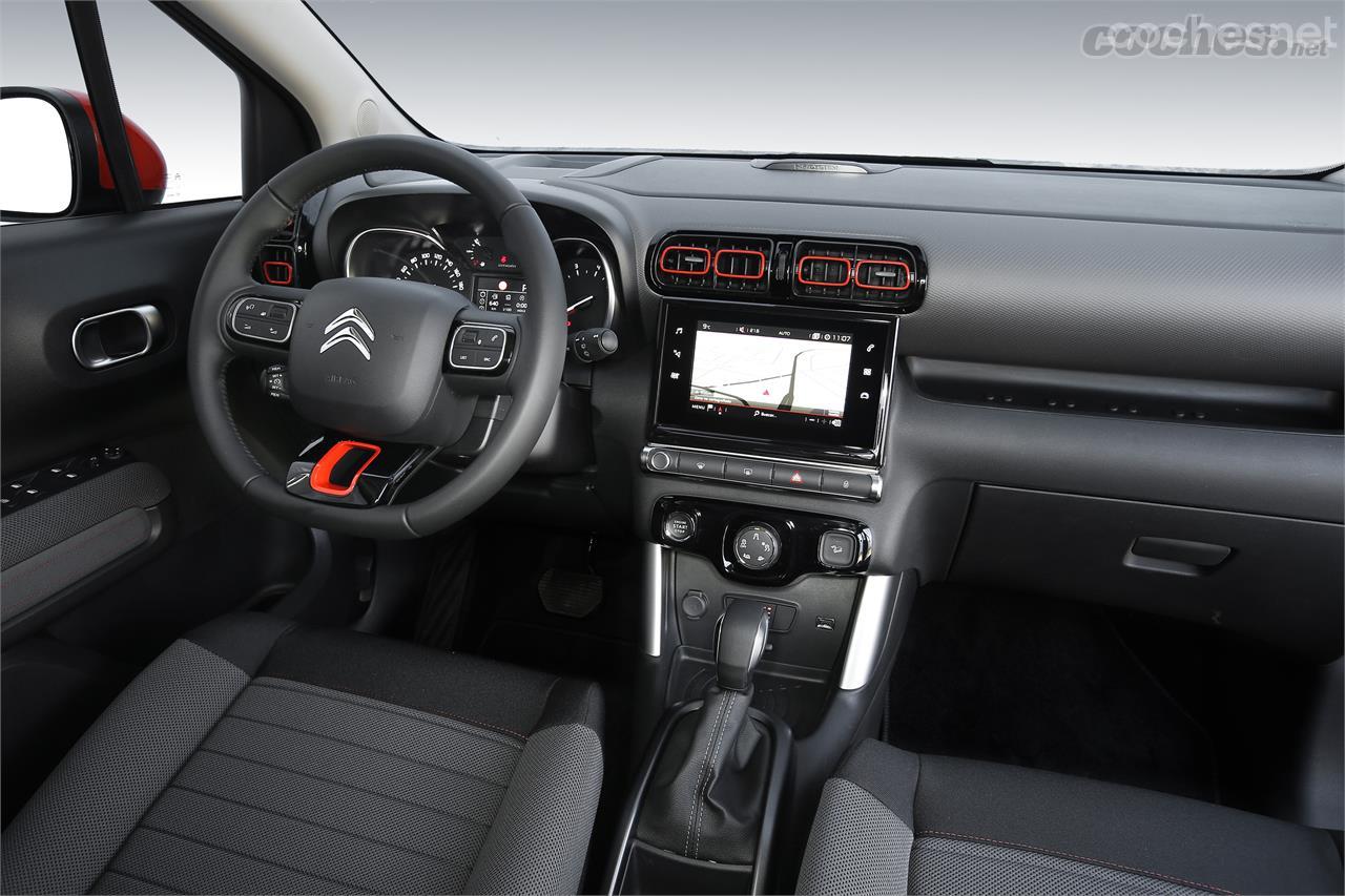 El interior del Citroën C3 Aircross se puede personalizar con diferentes texturas para la tapicería y los acabados, así como pequeños detalles de color a juego con la carrocería. 