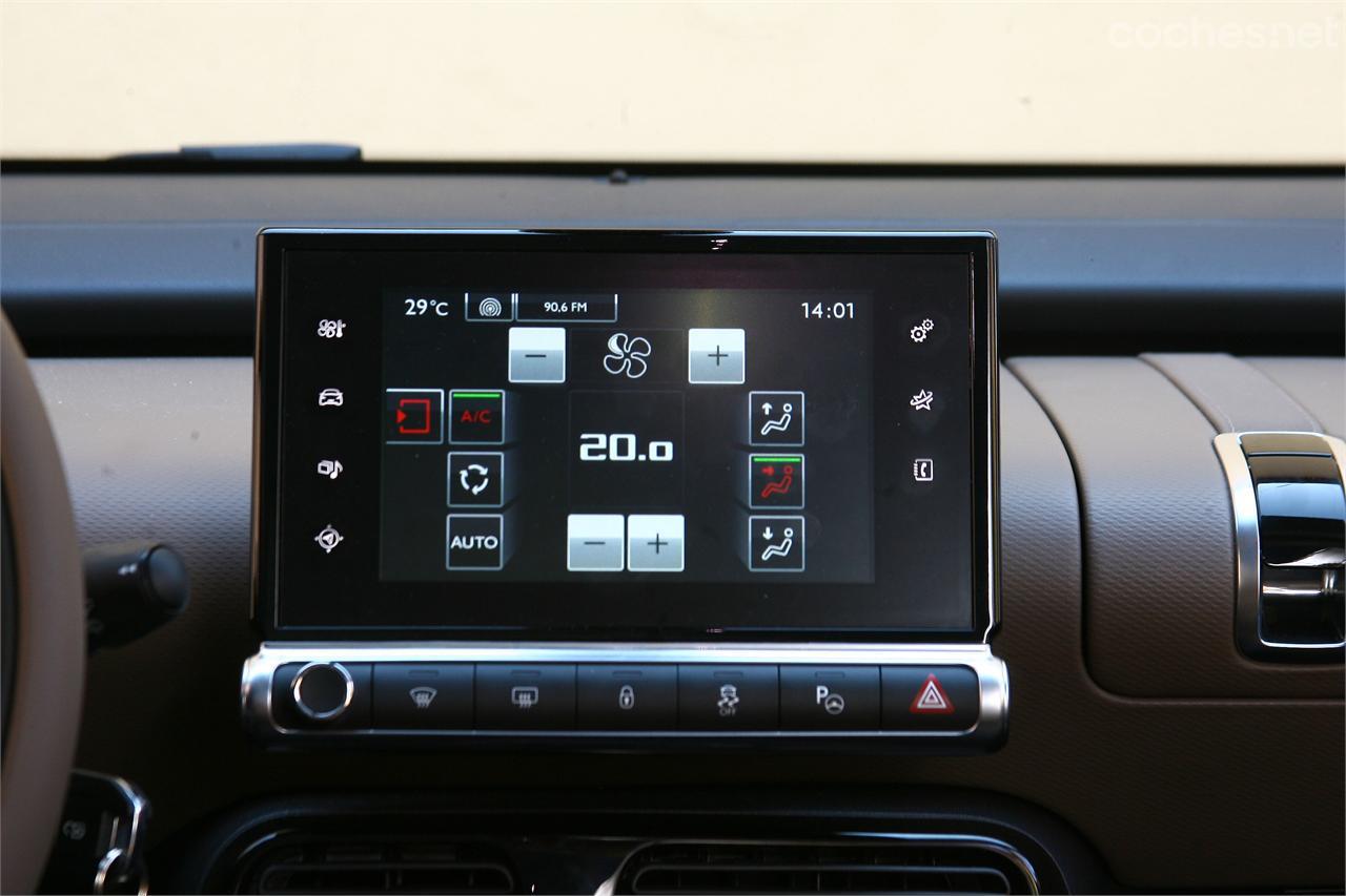 Para manejar el climatizador también se utiliza la pantalla. No hay mandos físicos, sino que son digitales. 
