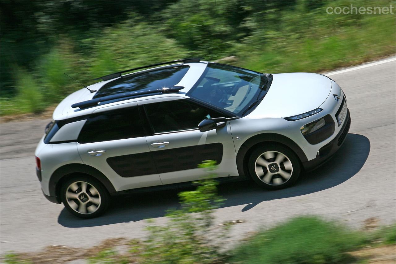 El techo solar en el C4 Cactus no se puede abrir ni cerrar. Es fijo, y su cristal tiene un sistema de filtrado de rayos ultravioleta para que no se caliente en exceso el habitáculo. 