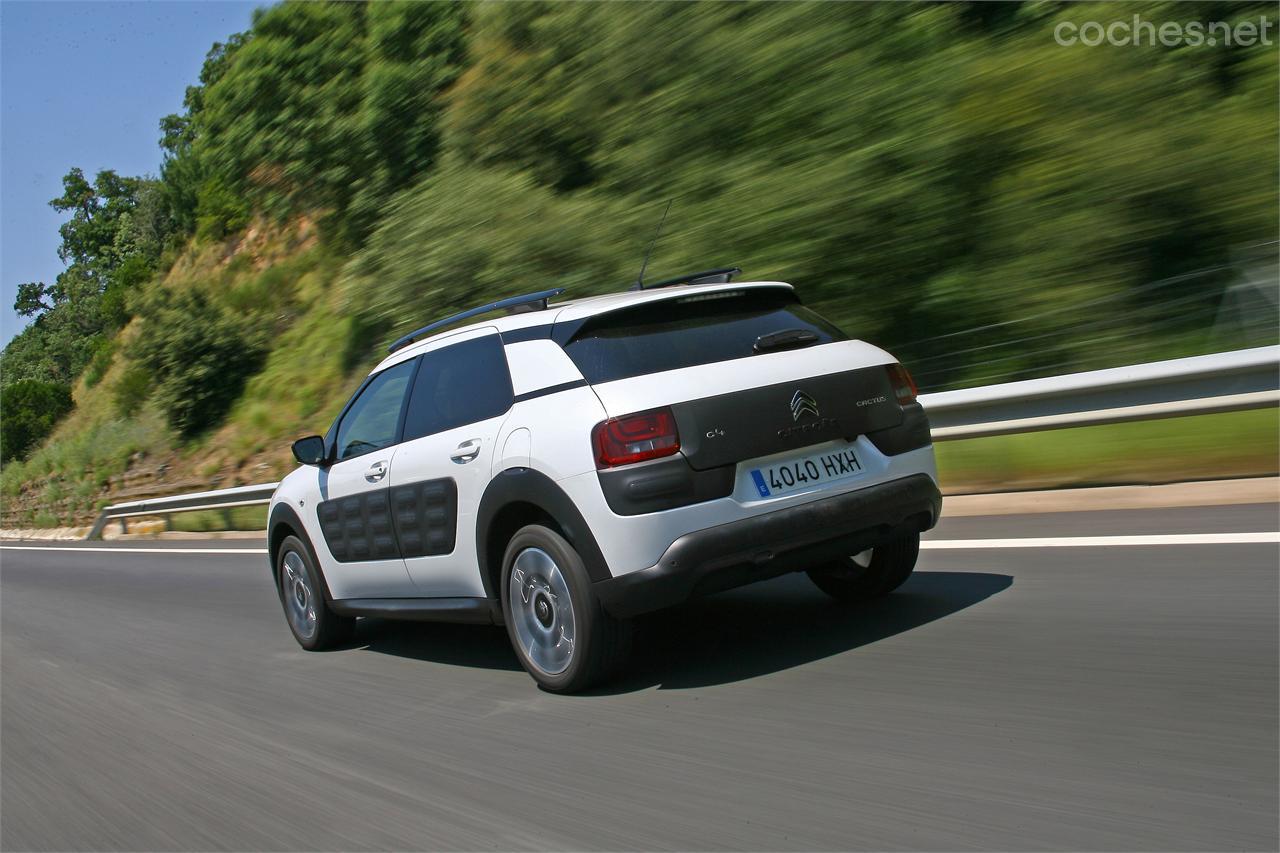 El C4 Cactus aparente ser un SUV por las abundantes protecciones, pero es un turismo convencional con tracción delantera. 