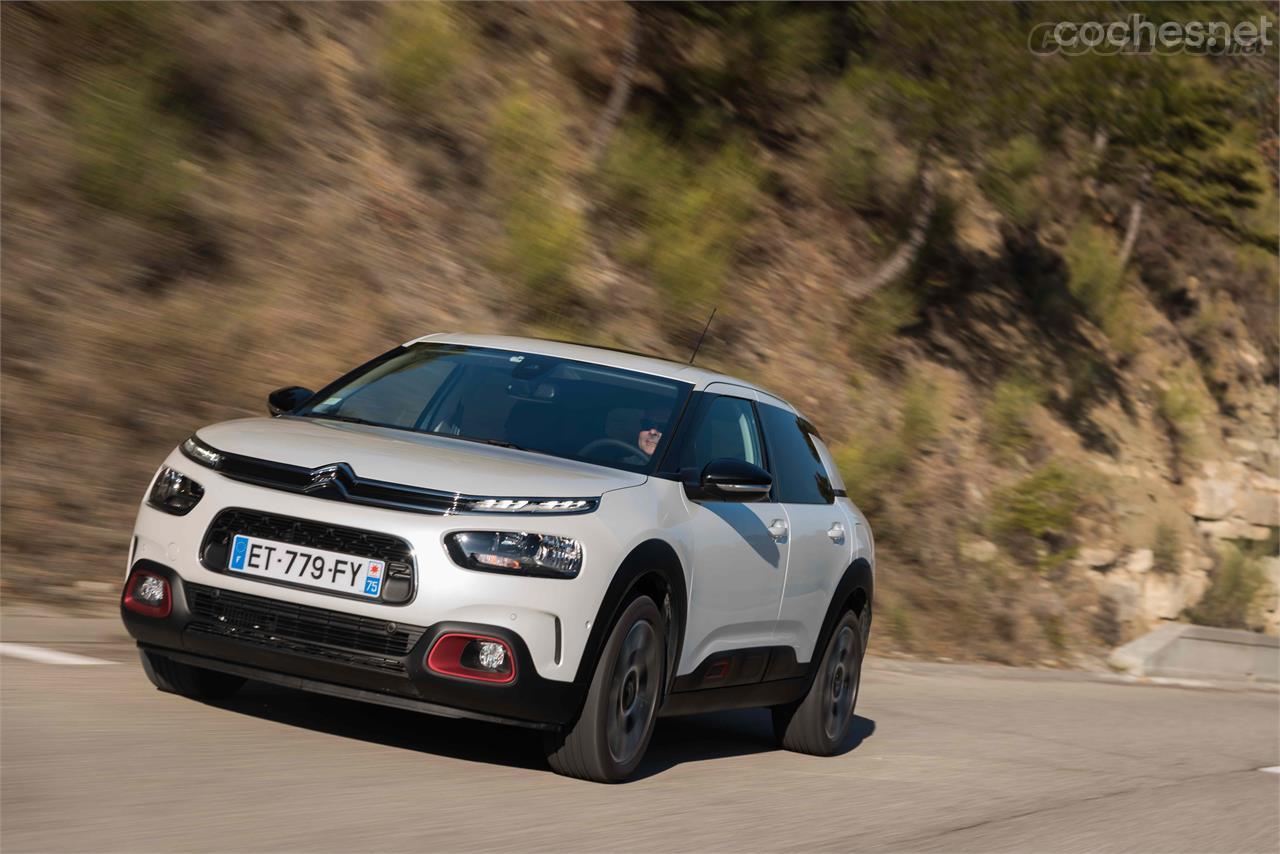 El comportamiento en carretera del nuevo C4 Cactus es diferente al del anterior modelo. Se prioriza el confort, hasta el punto de que sus suspensiones son mórbidas en exceso. 