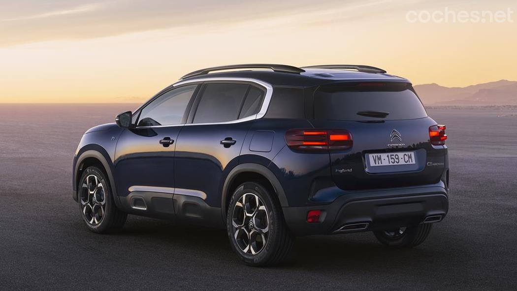 CITROEN C5 Aircross - The rear optics change their design, now more horizontal.  The airbumps or side protections are maintained. 