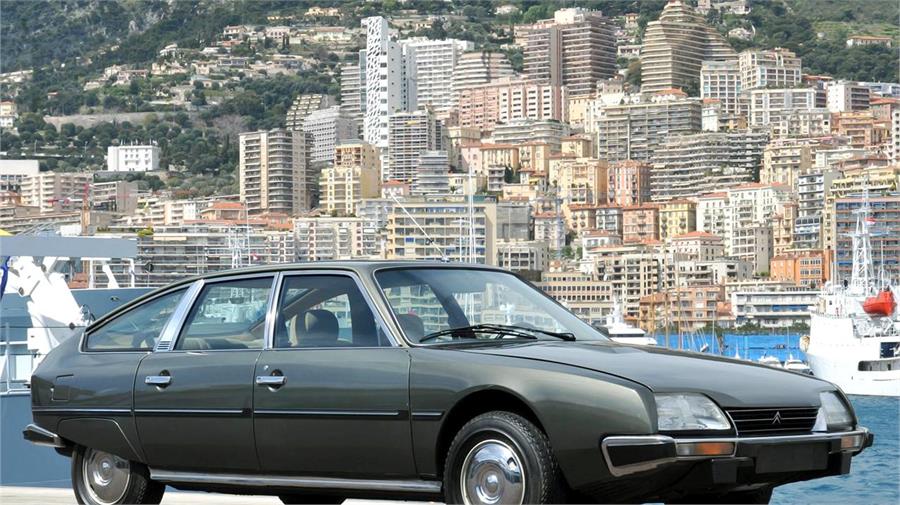El CX tuvo un duro cometido ante si, por un lado superar la dura crisis del petróleo y por otro recoger el testigo de un modelo mítico dentro de la historia de Citroën como fue el DS.