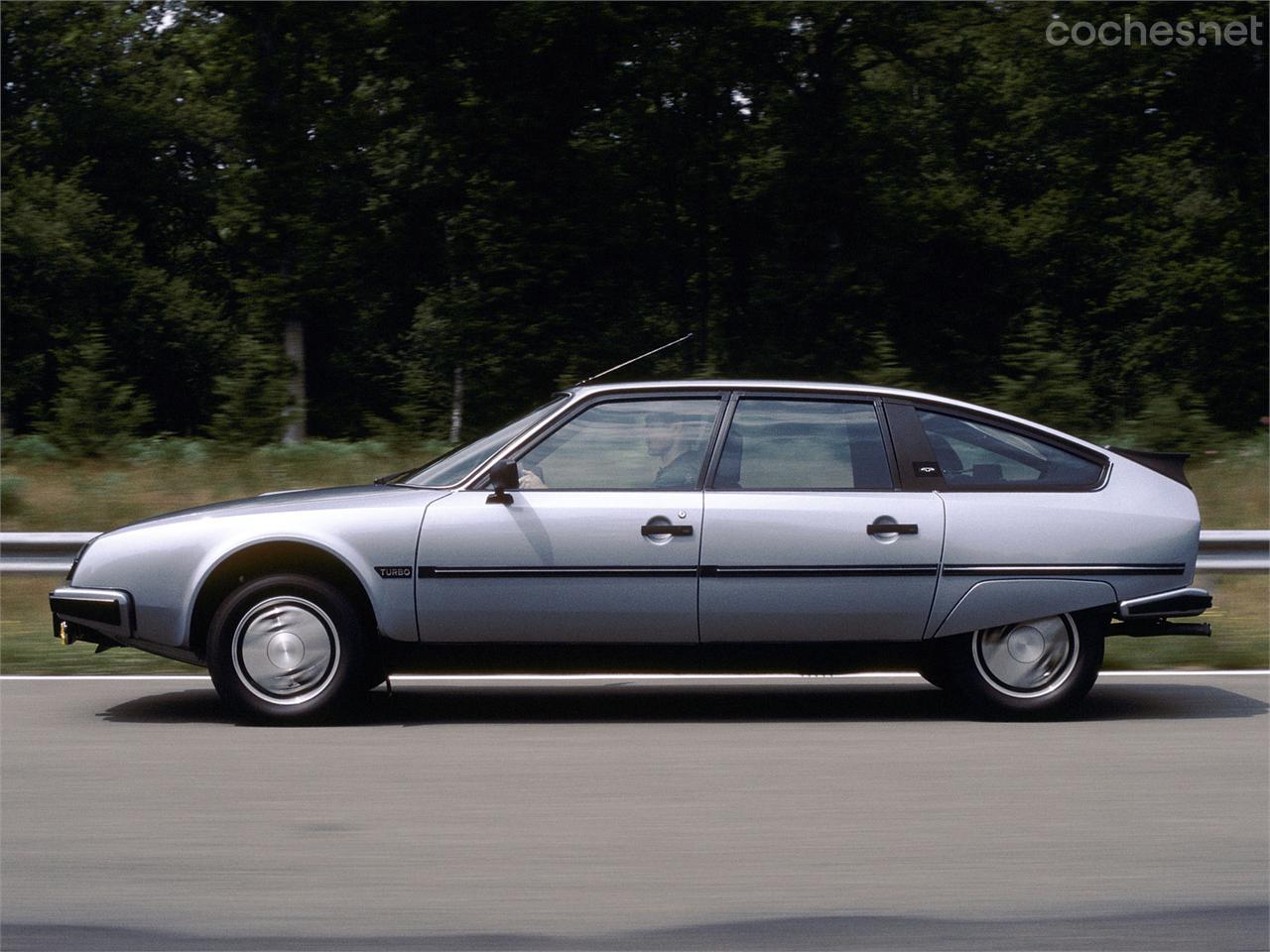 Una de las versiones más atractivas del CX es, sin duda alguna, el GTI Turbo. En llantas, capó delantero, montantes del pilar C y en el interior lucía un logo en forma de "T" por su motor turbo.