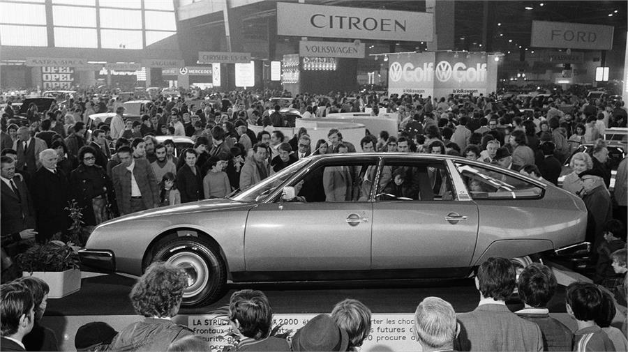 Cuando se presentó en el Salón de París de 1974 causó una verdadera sensación. Para mantener la aerodinámica sus ruedas traseras estaban parcialmente carenadas.