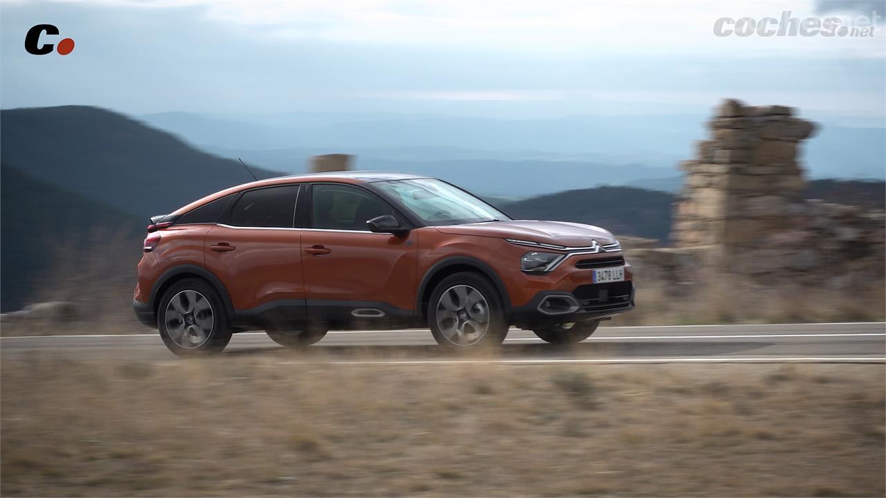 En carretera os gustó más el comportamiento de este coche que el del diésel. ¿Motivos? La mayor celeridad en las reacciones del eléctrico y el mejor reparto de pesos.