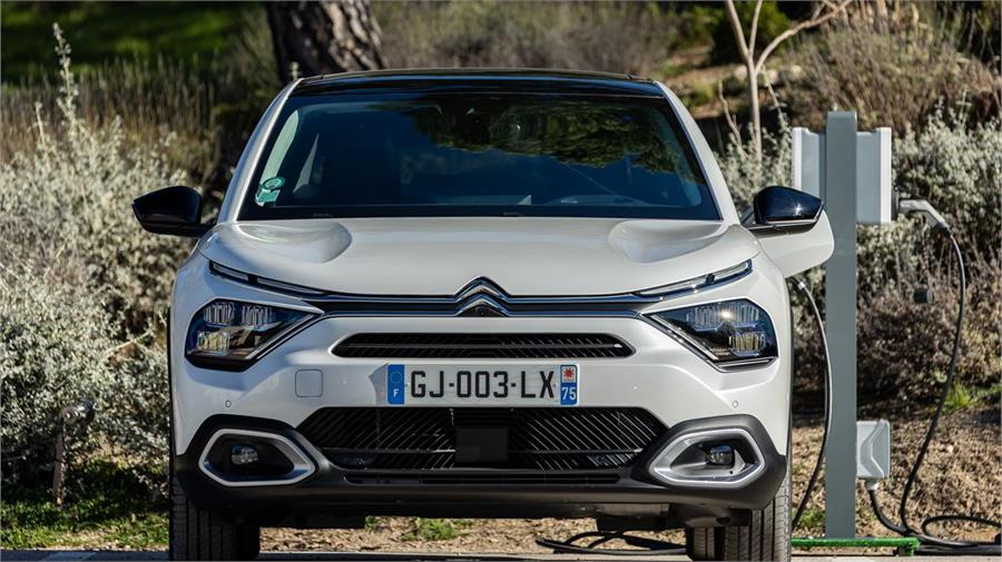 Estéticamente nada delatará esta nueva versión de los Citroën ë-C4 y ë-C4 X de las ya existentes con el motor anterior.