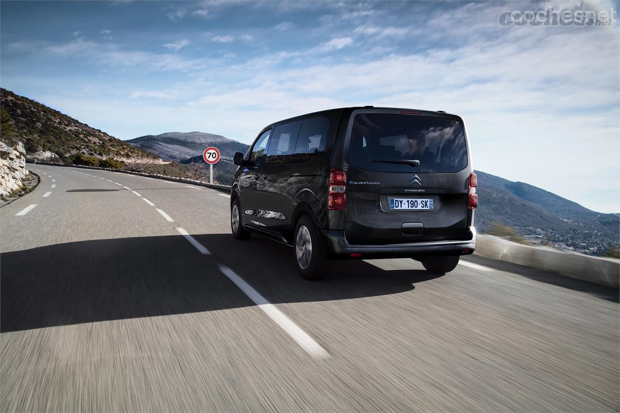 Equipa un motor eléctrico de 100 kW (136 CV). Su velocidad máxima está limitada a 130 km/h.