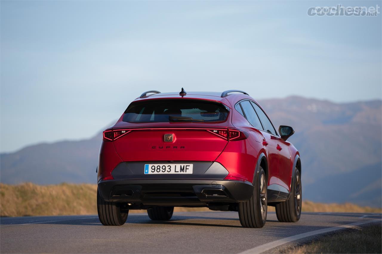 El motor es suficiente para mover con dinamismo la casi tonelada y media de este coche, sobre todo en esta variante de tracción delantera y cambio DSG.