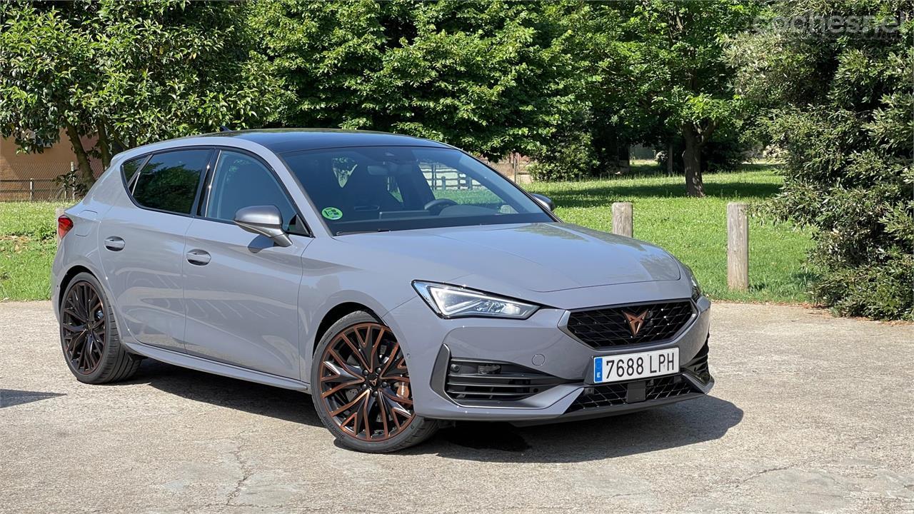 Probamos el CUPRA León 300: más tecnología y equipamiento con un  comportamiento espectacular (+ vídeo)