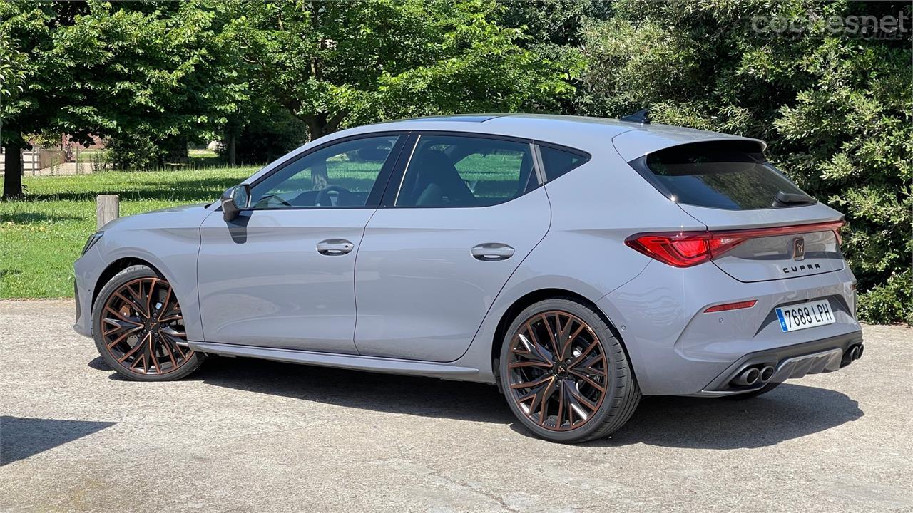 Nuevo Cupra León 300 CV. Probamos la versión de gasolina de 300 CV en  carrocería de 5 puertas