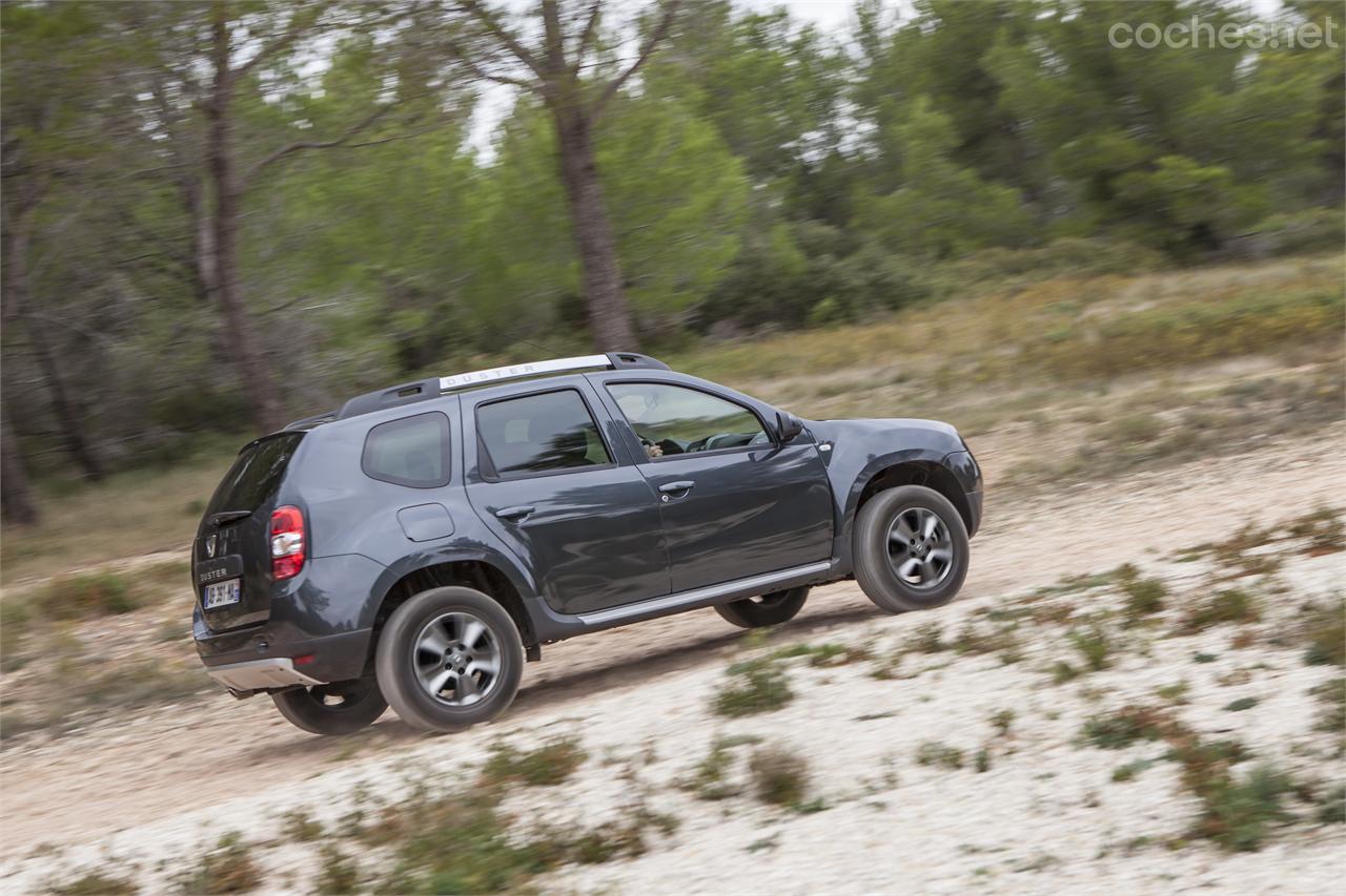 El Dacia Duster es un todocamino que tiene en su versatilidad uno de sus puntos fuertes. Es ideal para un uso en entornos rurales, donde sea necesario pisar una pista forestal de vez en cuando. 