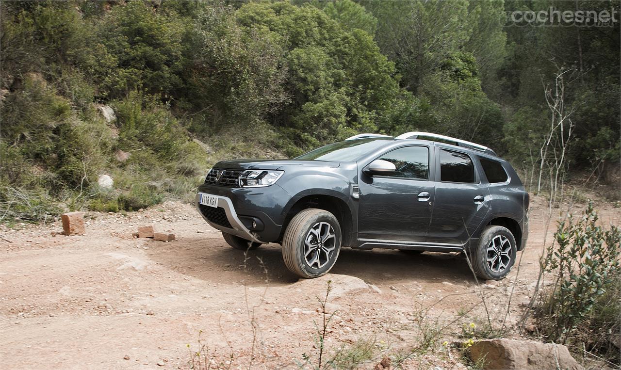 El Dacia Duster sí que es el más barato de los aquí presentados; y además, en su versión 4x4 es el máz capaz fuera del asfalto.